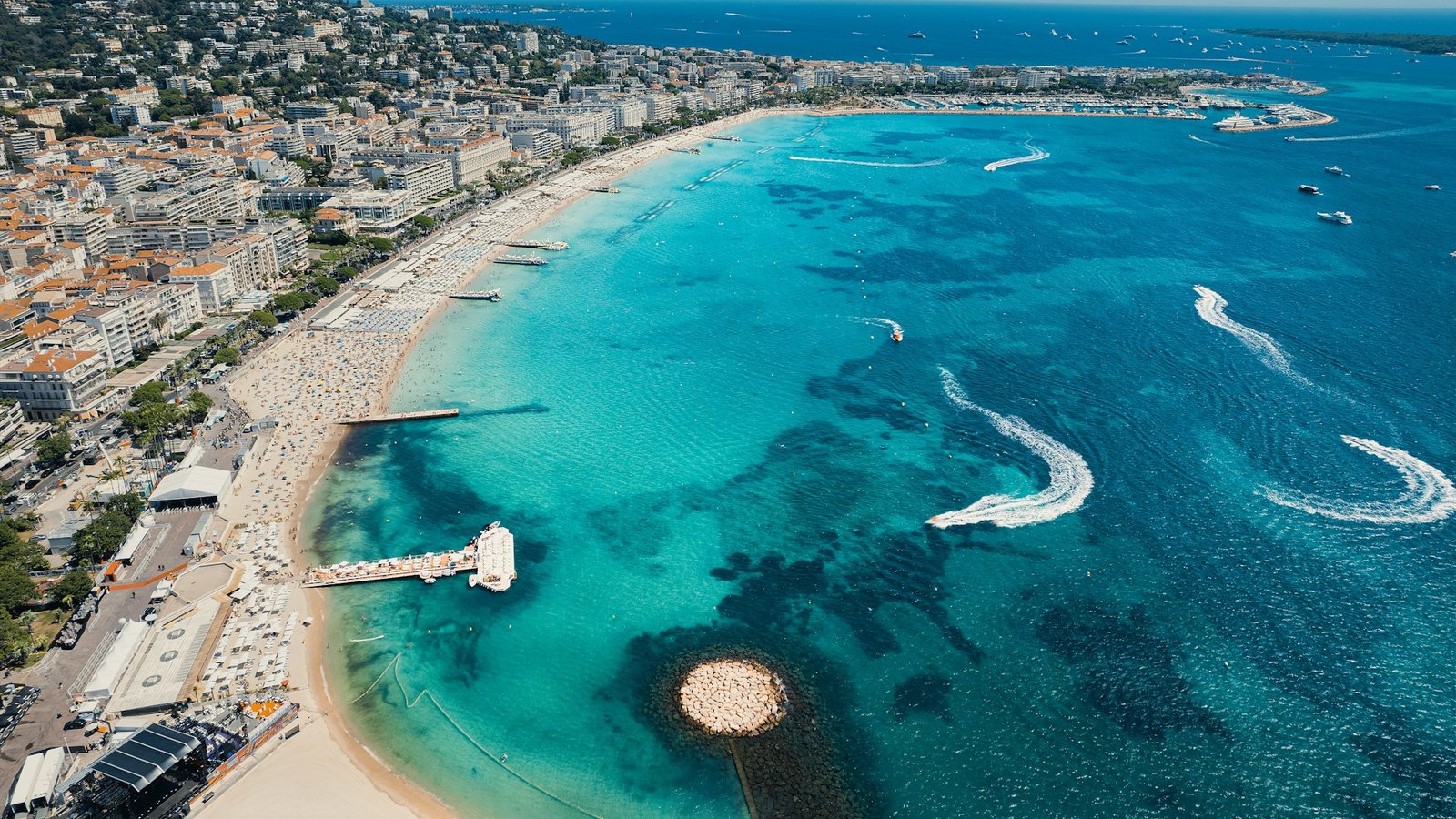 Cannes et son littoral méditerranéen.